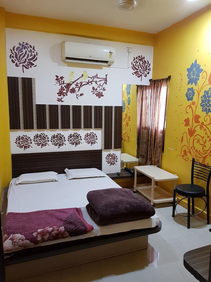 Hotel Shri Radhe Krishna Godarpura Exterior photo