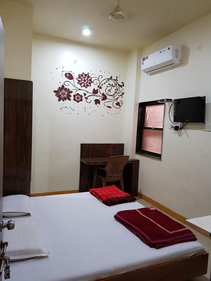 Hotel Shri Radhe Krishna Godarpura Exterior photo